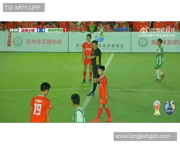 客厅装饰新风尚足球明星画作为家增添活力与激情 客厅装饰新风尚足球明星画作为家增添活力与激情